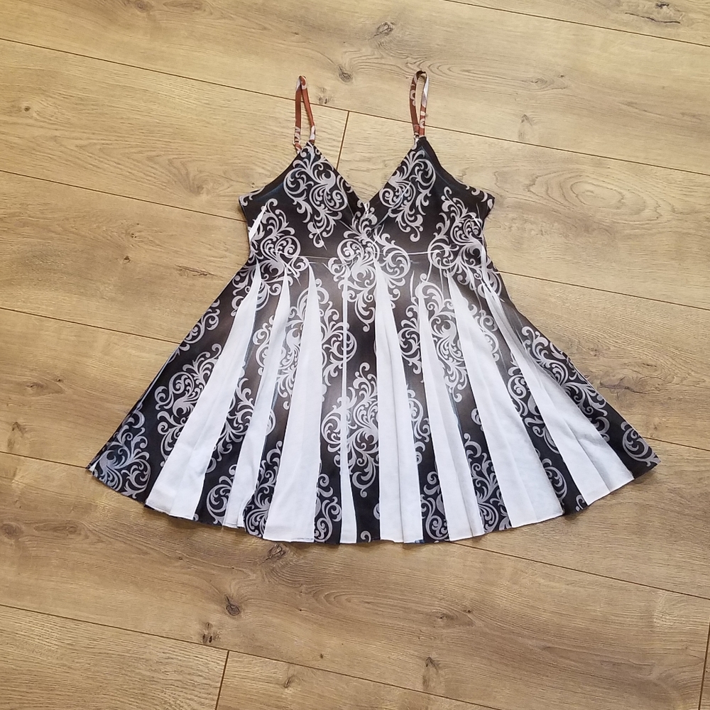 Mudd Peplum Pleated Camisole Top Purple Swirl Pattern {Medium}